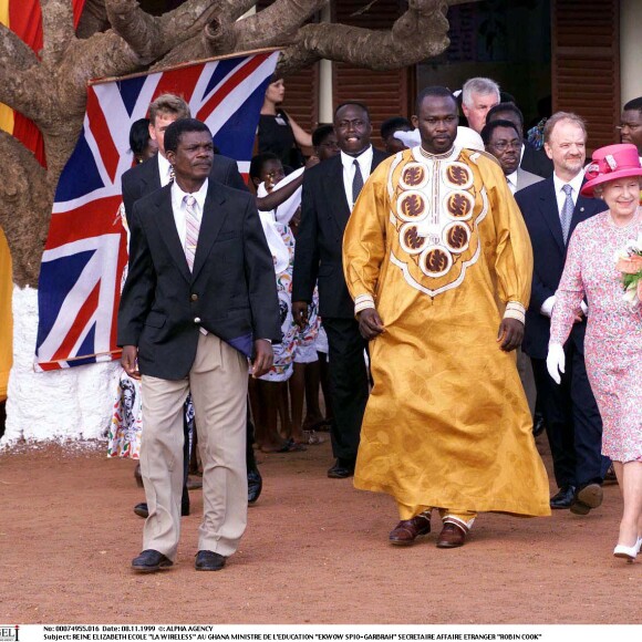 La reine Elizabeth en voyage au Ghana en 1999.