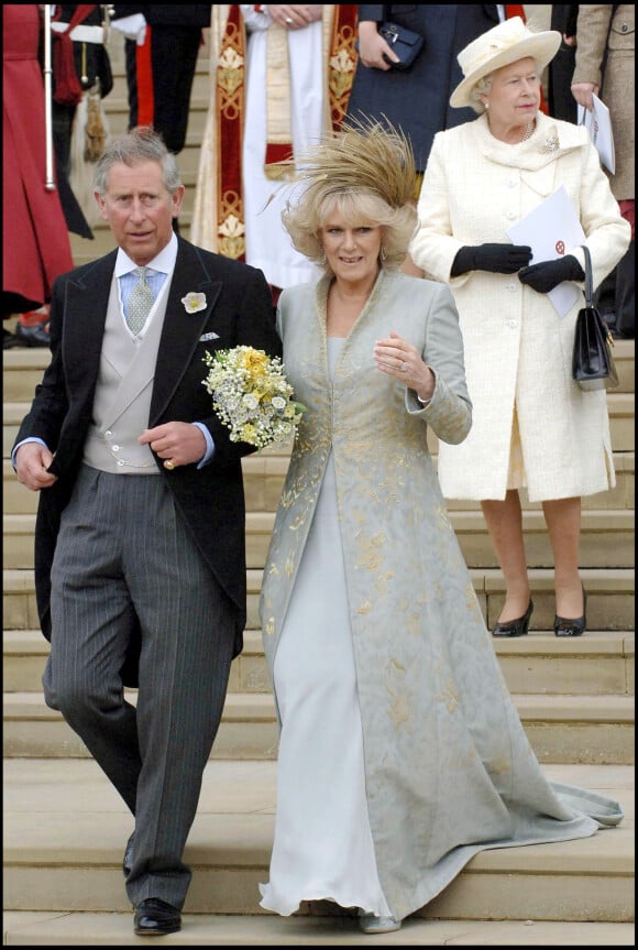 La reine Elizabeth au mariage de son fils le prince Charles et Camilla Parker Bowles à Windsor en 2005.