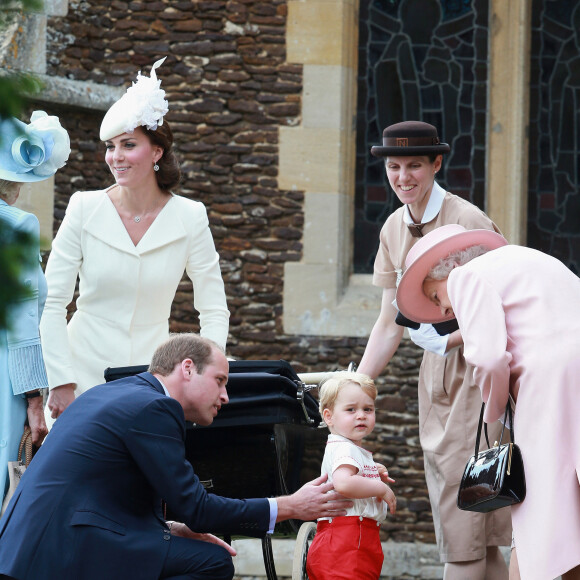 Le prince William, Kate Middleton, leur fils le prince George de Cambridge, la princesse Charlotte de Cambridge, la reine Elisabeth II - Sorties après le baptême de la princesse Charlotte de Cambridge à l'église St. Mary Magdalene à Sandringham, le 5 juillet 2015.