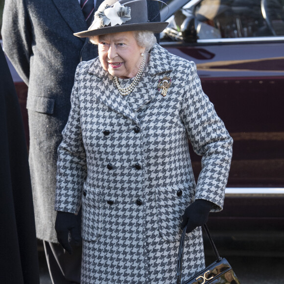 La reine Elizabeth II d'Angleterre à son arrivée au service dominical en l'église St Mary the Virgin à Hillington. Le 19 janvier 2020