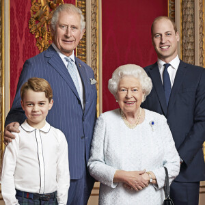 La reine Elisabeth II d'Angleterre, Le prince Charles, prince de Galles, Le prince William, duc de Cambridge, Le prince George de Cambridge, le 18 décembre 2019 au palais de Buckingham. © Ranald Mackechnie via Bestimage