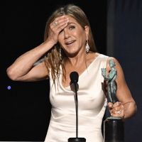 Jennifer Aniston et Brad Pitt tactiles aux SAG awards : Elle réagit