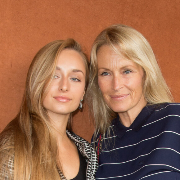 Emma Smet et Estelle Lefebure - Roland-Garros 2018. Paris. Le 6 juin 2018. @Nasser Berzane/ABACAPRESS.COM