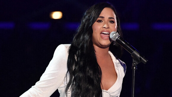 Demi Lovato de retour sur scène, en larmes, deux ans après l'overdose