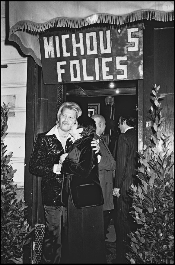 Archives- Michou et Zizi Jenmaire lors d'une soirée au "Michou's Folies", le 4 décembre 1975. 