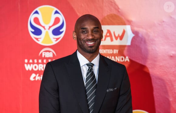 Kobe Bryant, ambassadeur de la Coupe du monde, réagit lors de la cérémonie de tirage de la Coupe du monde de basket-ball FIBA 2019 à Shenzhen, dans le sud de la Chine, le 16 mars 2019. Archives - Décès de Kobe Bryant dans un accident d'hélicoptère à l'âge de 41 ans et de l'une de ses filles, Giana Maria-Onore, 13 ans, le 26 janvier 2020 à Calabasas en Californie.