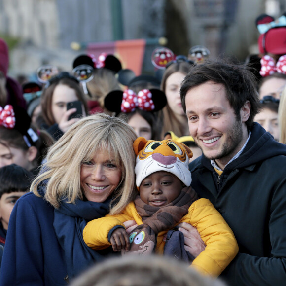 La Première Dame Brigitte Macron, présidente de la Fondation Hôpitaux de Paris – Hôpitaux de France et Vianney (Vianney Bureau) - Disneyland Paris a accueilli 300 enfants hospitalisés avec la Fondation Hôpitaux de Paris – Hôpitaux de France à Marne-la-Vallée, France, le 29 janvier 2020. © Dominique Jacovides/Bestimage