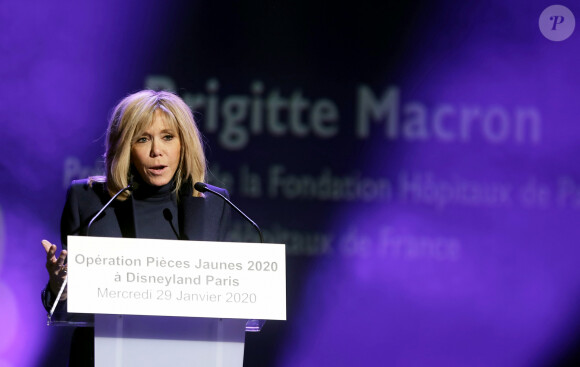 La Première Dame Brigitte Macron, présidente de la Fondation Hôpitaux de Paris – Hôpitaux de France - Disneyland Paris a accueilli 300 enfants hospitalisés avec la Fondation Hôpitaux de Paris – Hôpitaux de France à Marne-la-Vallée, France, le 29 janvier 2020. © Dominique Jacovides/Bestimage