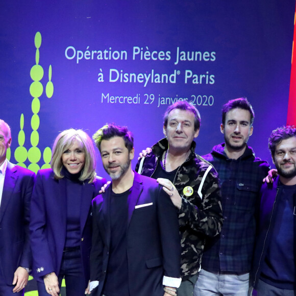 Joyce Jonathan, Didier Deschamps, parrain de l'Opération Pièces Jaunes 2020, la Première Dame Brigitte Macron, présidente de la Fondation Hôpitaux de Paris – Hôpitaux de France, Christophe Maé, Jean-Luc Reichmann, Florent Dasque, Claudio Capéo et Vianney (Vianney Bureau) - Disneyland Paris a accueilli 300 enfants hospitalisés avec la Fondation Hôpitaux de Paris – Hôpitaux de France à Marne-la-Vallée, France, le 29 janvier 2020. © Dominique Jacovides/Bestimage