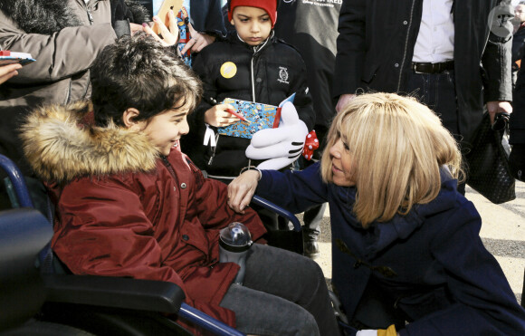 La Première Dame Brigitte Macron, présidente de la Fondation Hôpitaux de Paris – Hôpitaux de France - Disneyland Paris a accueilli 300 enfants hospitalisés avec la Fondation Hôpitaux de Paris – Hôpitaux de France à Marne-la-Vallée, France, le 29 janvier 2020. © Dominique Jacovides/Bestimage