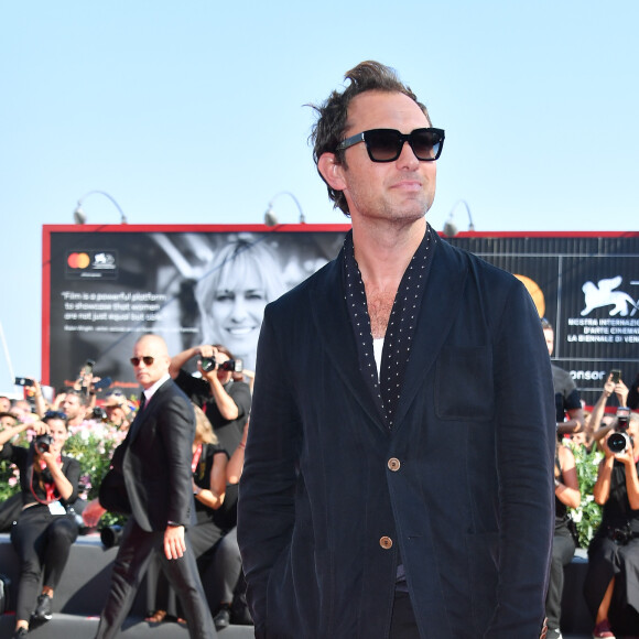 Jude Law lors de la première de la série "The New Pope" lors de la 76ème édition du festival du film de Venise, la Mostra, sur le Lido de Venise, Italie, le 1er septembre 2019.