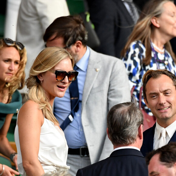 Jude Law et sa femme Phillipa Coan - Les célébrités dans les tribunes de Wimbledon à Londres, le 12 juillet 2019.