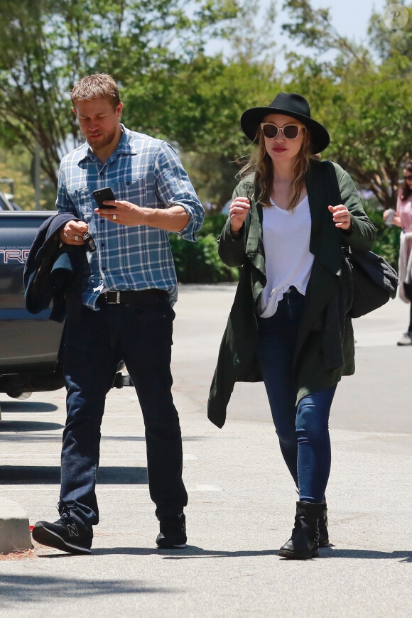 Exclusif - Charlie Hunnam et sa compagne Morgana McNelis sont allés à une fête d'anniversaire privée au Griffith Park à Los Angeles, le 24 juin 2018