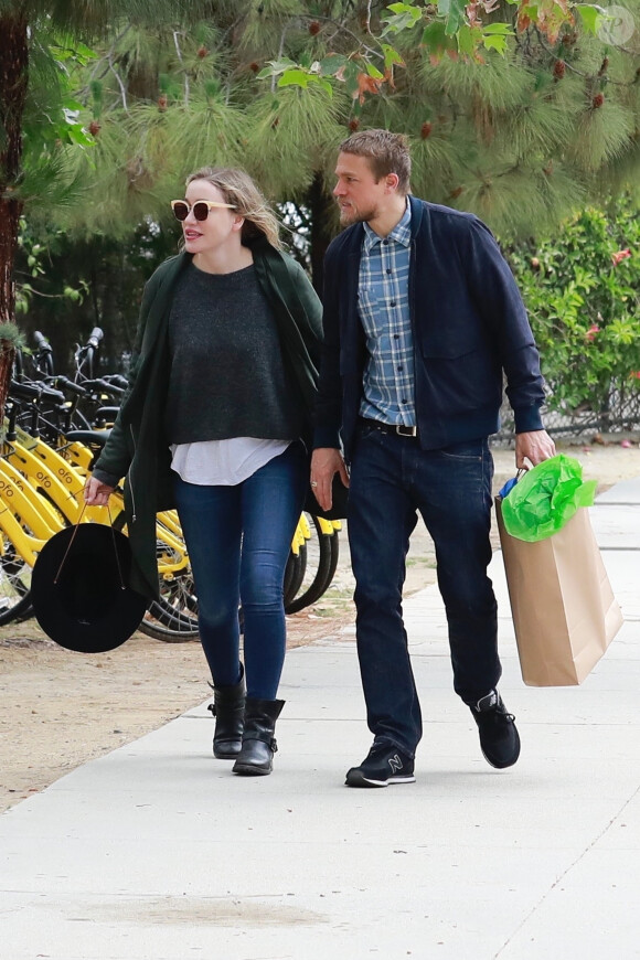 Exclusif - Charlie Hunnam et sa compagne Morgana McNelis sont allés à une fête d'anniversaire privée au Griffith Park à Los Angeles, le 24 juin 2018