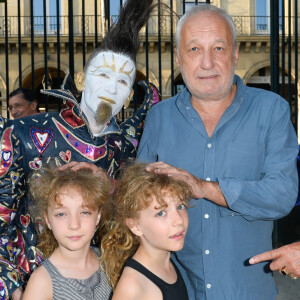 François Berléand avec ses filles les jumelles Lucie et Adèle - Ouverture de la 34ème Fête foraine des Tuileries au jardin des Tuileries à Paris, France, le 23 juin 2017. © Coadic Guirec/Bestimage