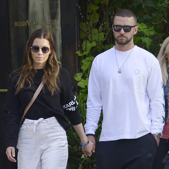 Exclusif - Jessica Biel et son mari Justin Timberlake sont allés diner avec des amis au restaurant Yves dans le quartier de Tribeca à Los Angeles, le 25 août 2019.