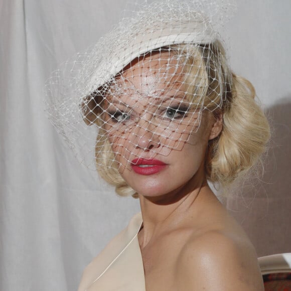 Pamela Anderson - Backstage du défilé de mode PAP printemps-été 2020 "Vivienne Westwood" à Paris. Le 28 septembre 2019.