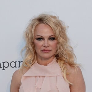 Pamela Anderson - Photocall de la soirée AmfAR Gala Cannes 2019 à l'Eden Roc au Cap d'Antibes, lors du 72ème Festival International du Film de Cannes, le 23 mai 2019. © Jacovides / Moreau / Bestimage