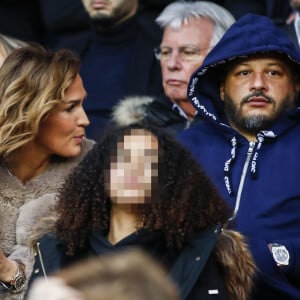 Vitaa et son mari Hicham Bendaoud dans les tribunes du match de Ligue 1 Conforama PSG 5-0 Montpellier au Parc des Princes à Paris le 1 février 2020 © Gwendoline Le Goff / Panoramic / Bestimage