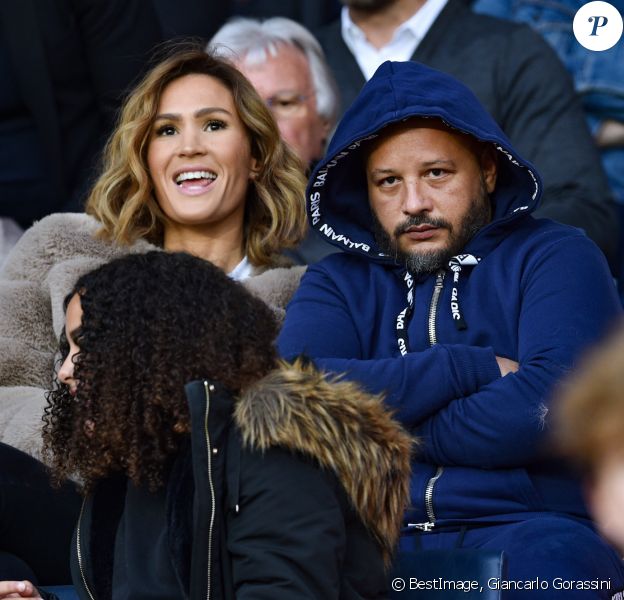 Vitaa et son mari Hicham Bendaoud dans les tribunes du match de Ligue 1 PSG 5-0 Montpellier au Parc des Princes à Paris le 1 février 2020 © Giancarlo Gorassini / Bestimage