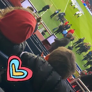 Vitaa assiste au match de Ligue 1 PSG 5-0 Montpellier au Parc des Princes à Paris le 1 février 2020.