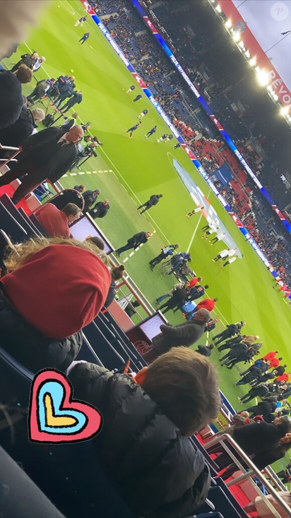 Vitaa assiste au match de Ligue 1 PSG 5-0 Montpellier au Parc des Princes à Paris le 1 février 2020.