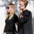 Exclusif -  Miley Cyrus et son compagnon Cody Simpson se baladent main dans la main dans les rues de Los Angeles. Le couple est allé déjeuner en amoureux. Le 25 octobre 2019