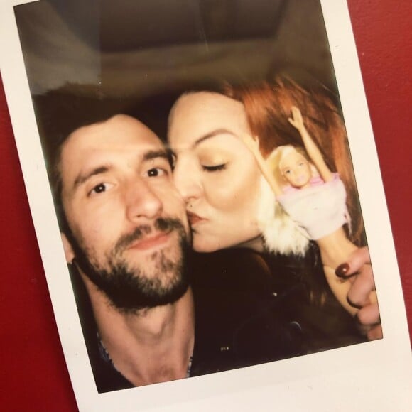 Laura Calu et son fiancé Arthur Chevalier, metteur en scène, sur Instagram.