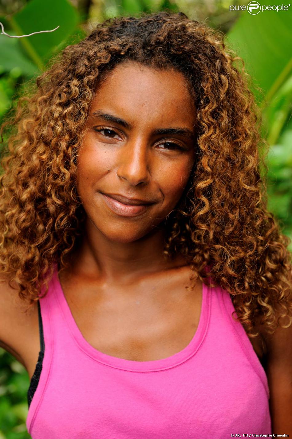 Christina, 22 ans. Cette timide est gestionnairede stock ...