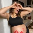 Ashley Graham, enceinte, remercie ses 10 millions d'abonnés sur Instagram. Janvier 2020.