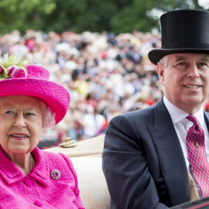 La reine Elisabeth II d'Angleterre, le prince Andrew, duc d'York, lors de la 3ème journée des courses hippiques "Royal Ascot", le 22 juin 2017.