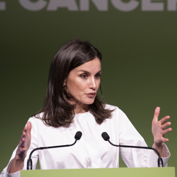 La reine Letizia d'Espagne, présidente d'honneur de l'Association espagnole contre le cancer, présidait le 4 février 2020 au IXe Forum contre le cancer à Madrid, dans le cadre de la Journée mondiale de la lutte contre la maladie.