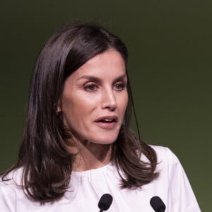 La reine Letizia d'Espagne, présidente d'honneur de l'Association espagnole contre le cancer, présidait le 4 février 2020 au IXe Forum contre le cancer à Madrid, dans le cadre de la Journée mondiale de la lutte contre la maladie.