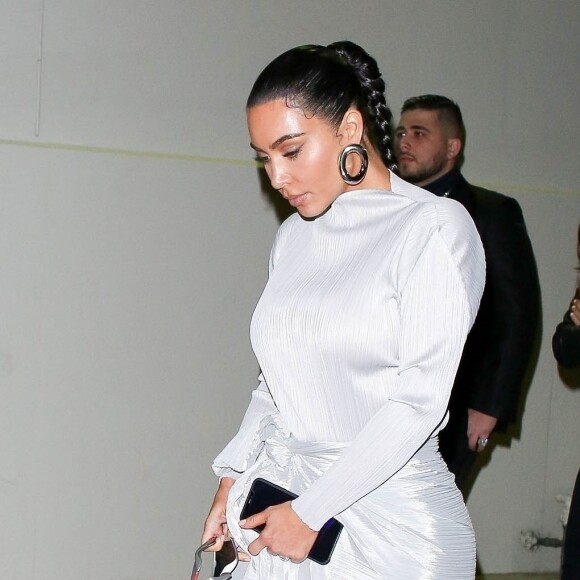 Kim Kardashian quitte la messe en hommage à Kobe Bryant à Los Angeles, le 26 janvier 2020.