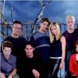  Sarah Michelle Gellar, Alyson Hannigan, James Marsters, Nicholas Brendon, Anthony Stewart Head, Seth Green et Marc Blucas - Le casting de "Buffy contre les vampires" en 1999. 