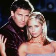  Sarah Michelle Gellar et David Boreanaz - Photo promotionnelle de la série "Buffy contre les vampires". Le 12 septembre 1995. 