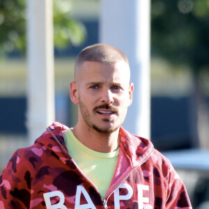 Matt Pokora (M. Pokora) se promène dans les rues de Los Angeles le 3 février 2020.