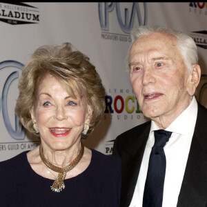 Kirk Douglas est décédé à 103 ans, le 5 février 2020 - Kirk et Anne Douglas à Los Angeles. Photo non datée. 