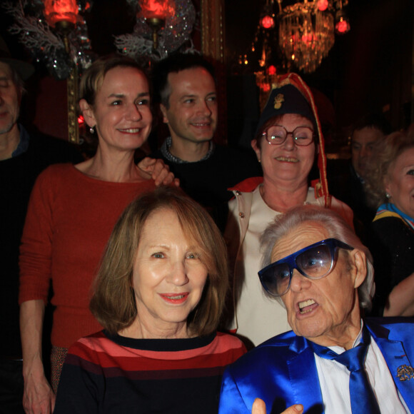 Exclusif - Sandrine Bonnaire, Nathalie Baye et Michou lors du déjeuner pour la remise d'un chèque pour l'l'association Les p'tits poulbots de Montmartre au cabaret Chez Michou à Paris, France, le 19 janvier 2020 © Philippe Baldini/Bestimage