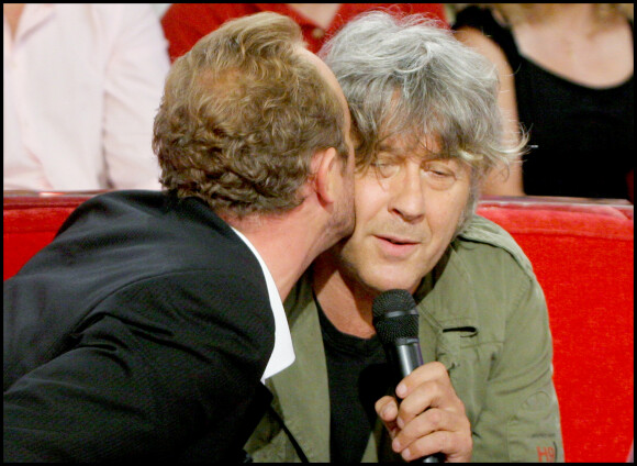 Benoît Poelvoorde et Arno lors de l'enregistrement de l'émission 'Vivement Dimanche' en septembre 2005 © Guillaume Gaffiot / Bestimage
