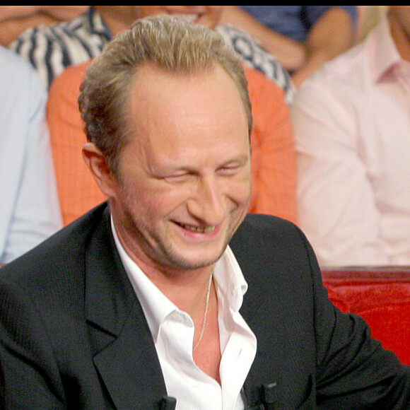 Benoît Poelvoorde et Arno lors de l'enregistrement de l'émission 'Vivement Dimanche' en septembre 2005 © Guillaume Gaffiot / Bestimage