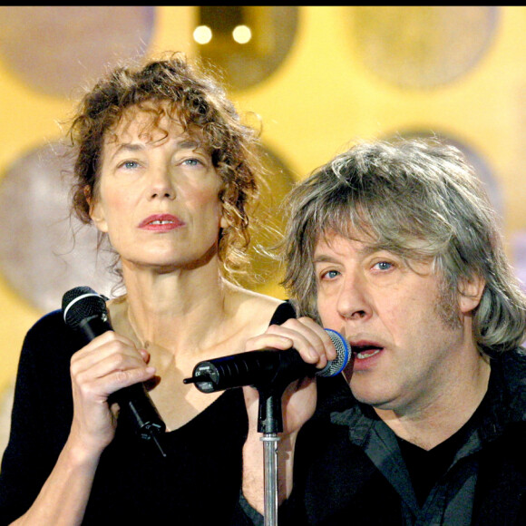 Arno avec Jane Birkin sur le plateau de l'émission Vivement dimanche en 2002.