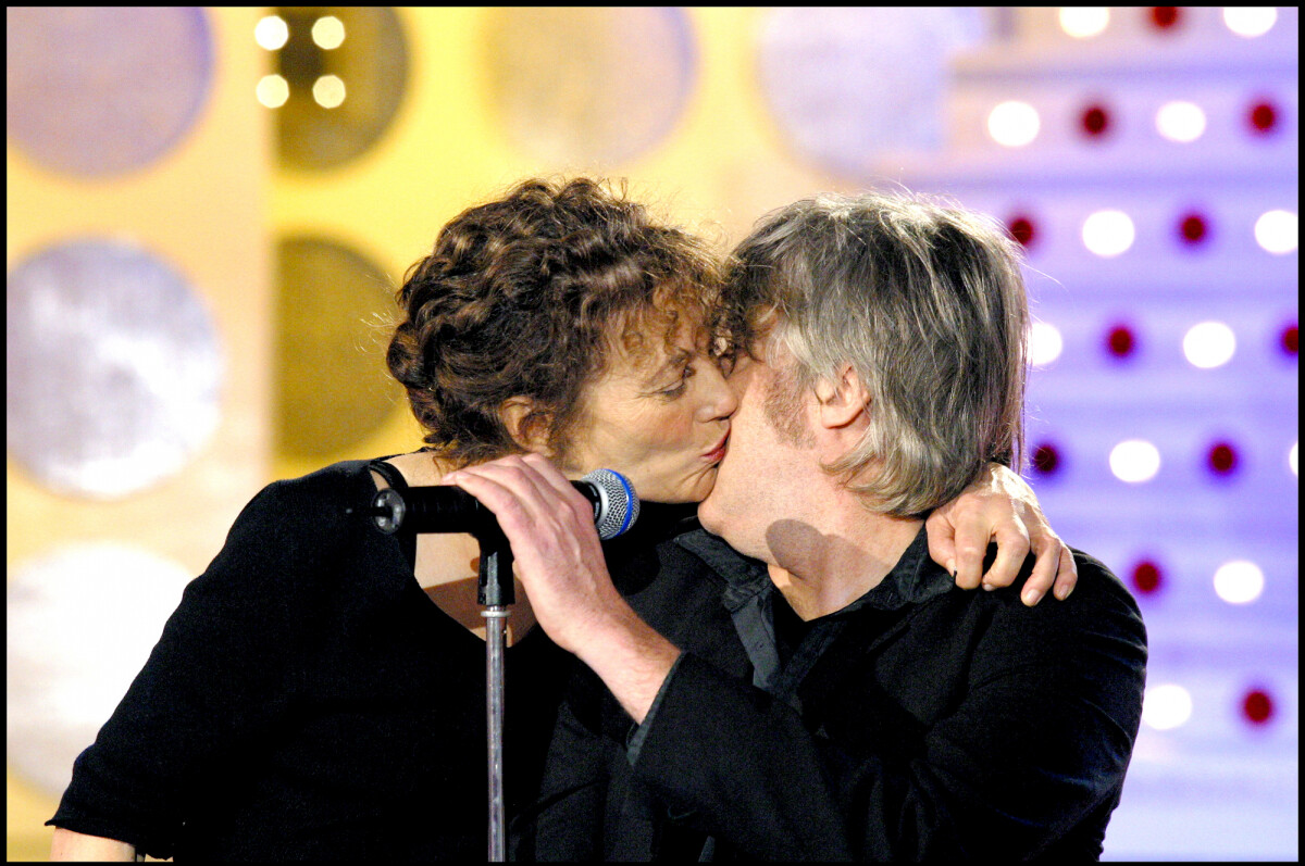 Photo : Arno avec Jane Birkin sur le plateau de lémission Vivement  dimanche en 2002. - Purepeople