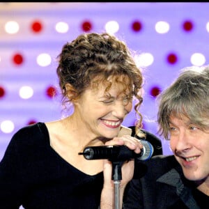 Arno avec Jane Birkin sur le plateau de l'émission Vivement dimanche en 2002.