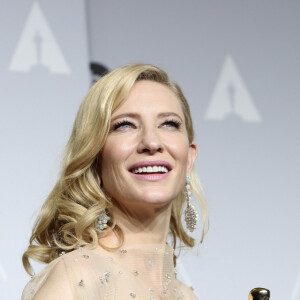 Cate Blanchett (Oscar de la meilleure actrice pour le rôle de Jasmine dans le film "Blue Jasmine") (bijoux Chopard) - 86ème cérémonie des Oscars à Hollywood, le 2 mars 2014.