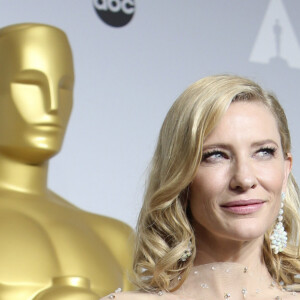 Cate Blanchett, Oscar de la meilleure actrice pour le rôle de Jasmine dans le film "Blue Jasmine", habillée en Armani Privé et bijoux Chopard - 86ème cérémonie des Oscars à Hollywood, le 2 mars 2014.