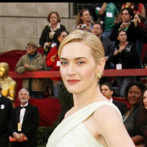 Kate Winslet aux Oscars en 2007, en robe Valentino estimée à 100 000 dollars.