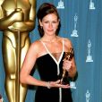 Julia Roberts aux Oscars en 2001, en robe Valentino estimée à 95 000 dollars.