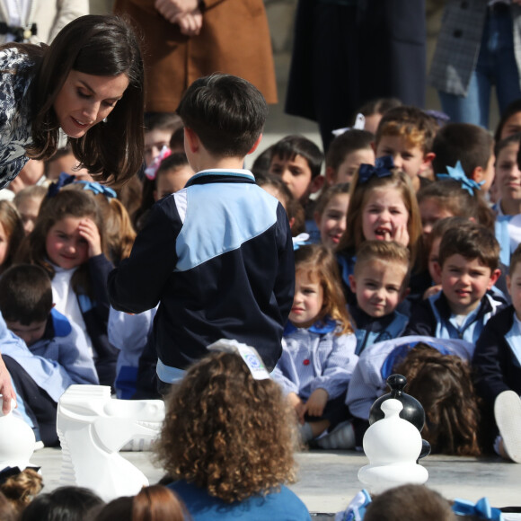 La reine Letizia d'Espagne en visite au centre éducatif "Professional Schools Sagrada Familia-Fundacion Pe–aflor" à Ecija. Le 6 février 2020  Reyna Letizia visit the educational center "Professional Schools Sagrada Familia-Fundacion Pe–aflor, winner of the 2019 school prize of the Princess of Girona Foundation.06/02/2020 - Ecija