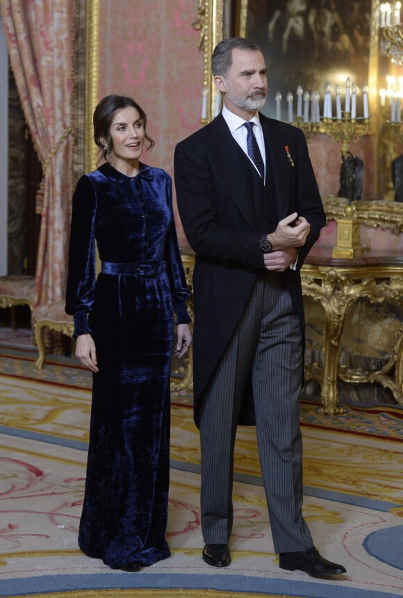 Le roi Felipe VI et la reine Letizia d'Espagne donnent une réception pour le corps diplomatique au palais royal à Madrid le 5 février 2020.  Queen Letizia and King Felipe receive Foreign Ambassadors at the Royal Palace. Madrid - February 5, 2020 ++ Pool Pics ++05/02/2020 - Madrid